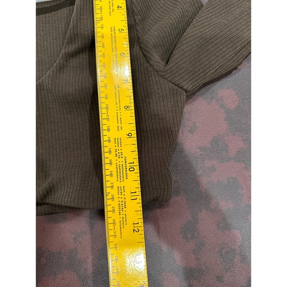 Alo Yoga Ribbed Long Sleeve Crop Top Brown V Neck Size M - Picture 8 of 8